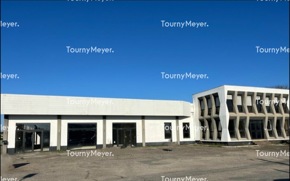 LOCAL COMMERCIAL