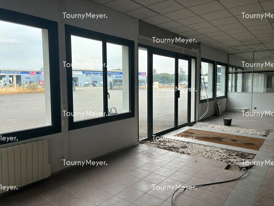 LOCAL D'ACTIVITES