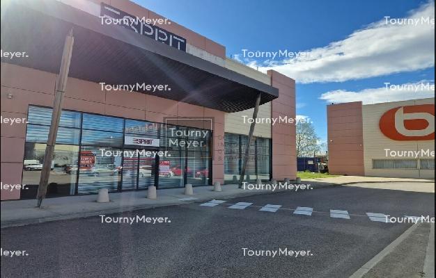 LOCAL COMMERCIAL