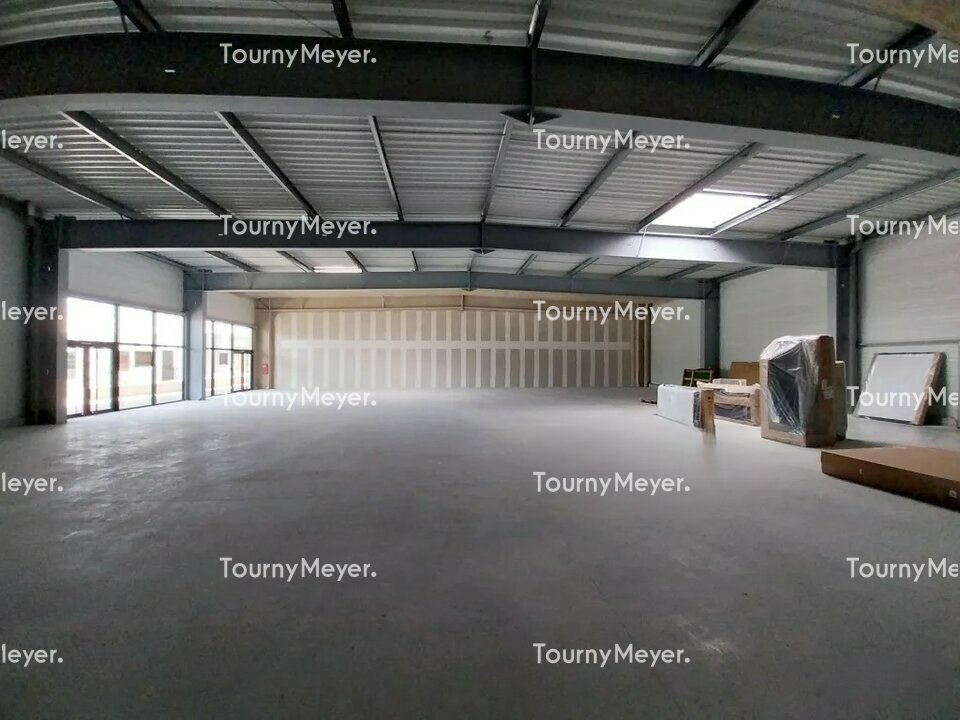LOCAL COMMERCIAL