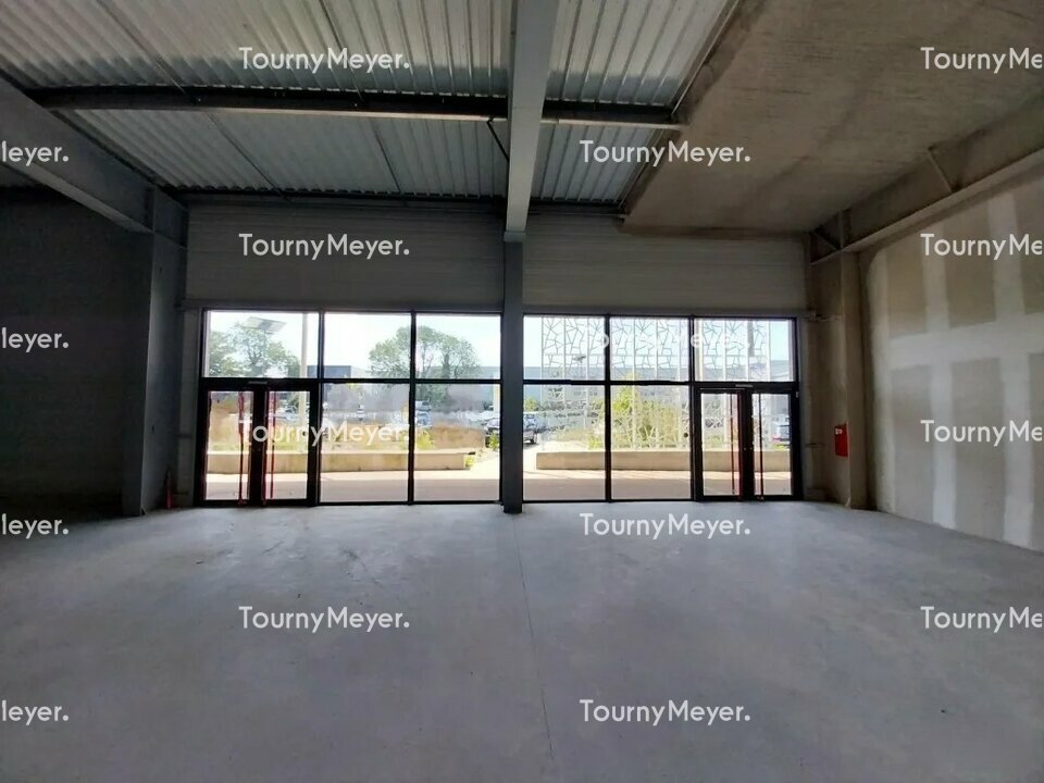LOCAL COMMERCIAL