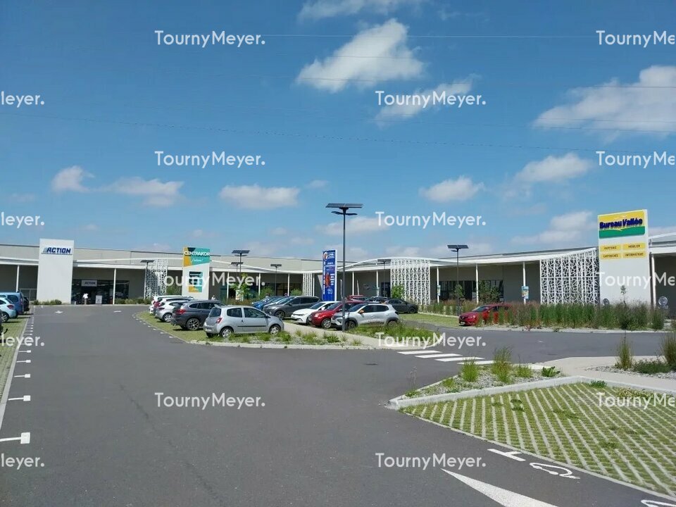 LOCAL COMMERCIAL