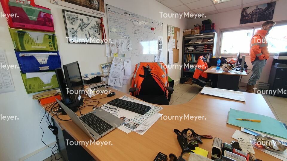 LOCAL D'ACTIVITES