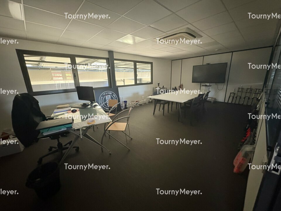 LOCAL D'ACTIVITES
