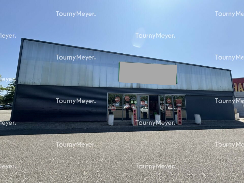LOCAL COMMERCIAL