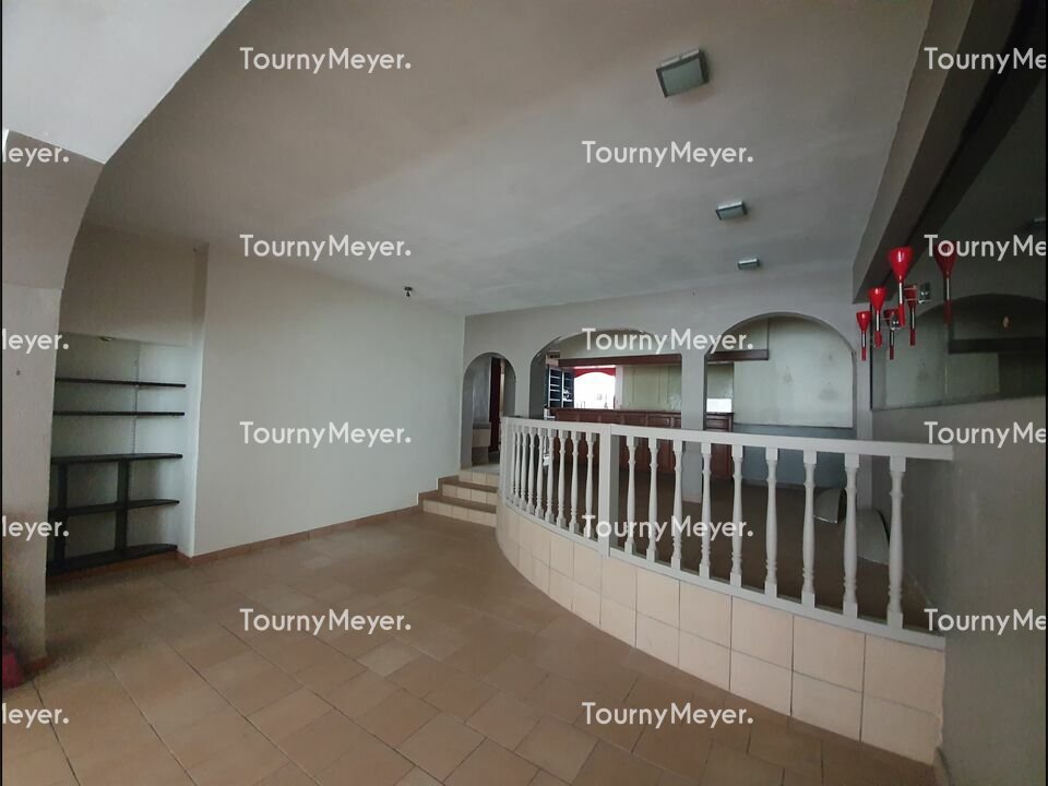 LOCAL COMMERCIAL