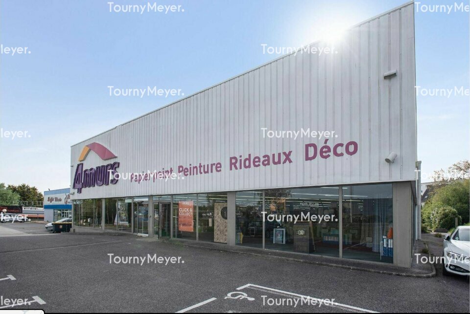 LOCAL COMMERCIAL