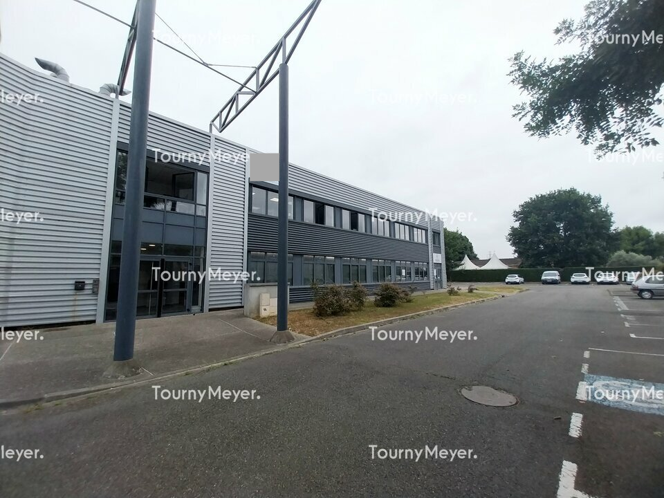 LOCAL COMMERCIAL