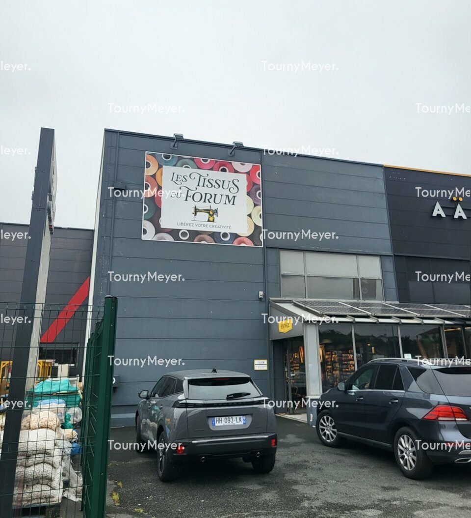 LOCAL COMMERCIAL