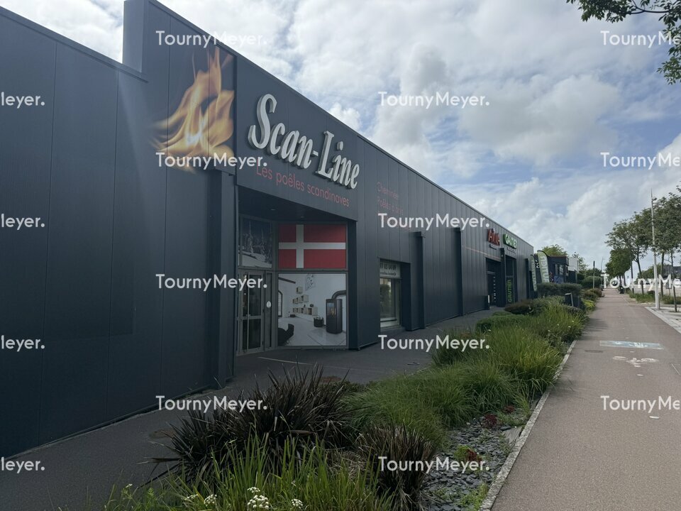 LOCAL COMMERCIAL