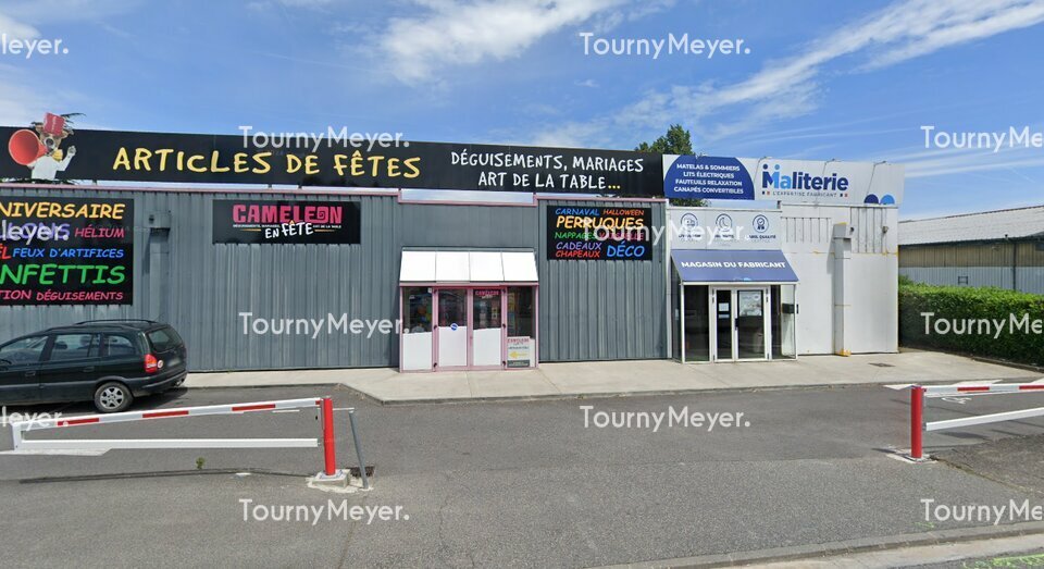 LOCAL COMMERCIAL