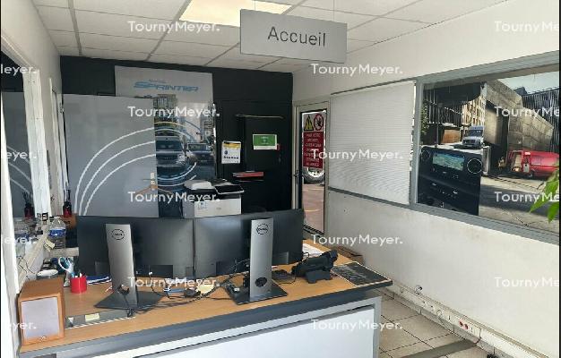 LOCAL D'ACTIVITES