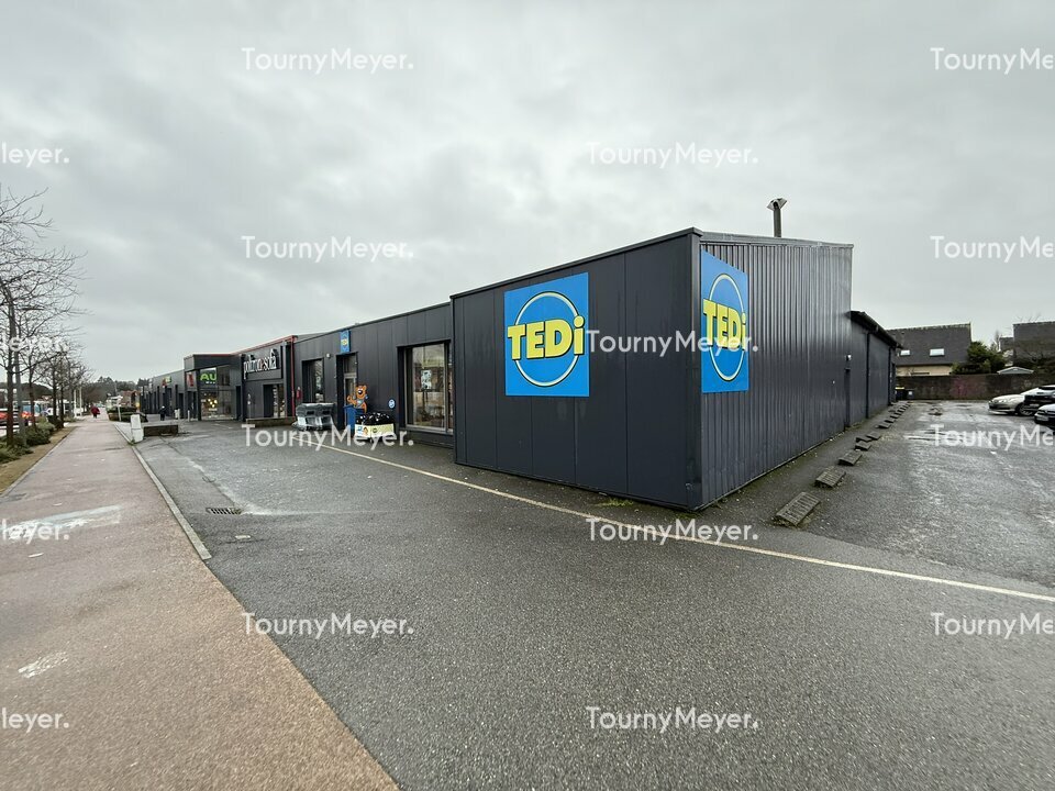 LOCAL COMMERCIAL