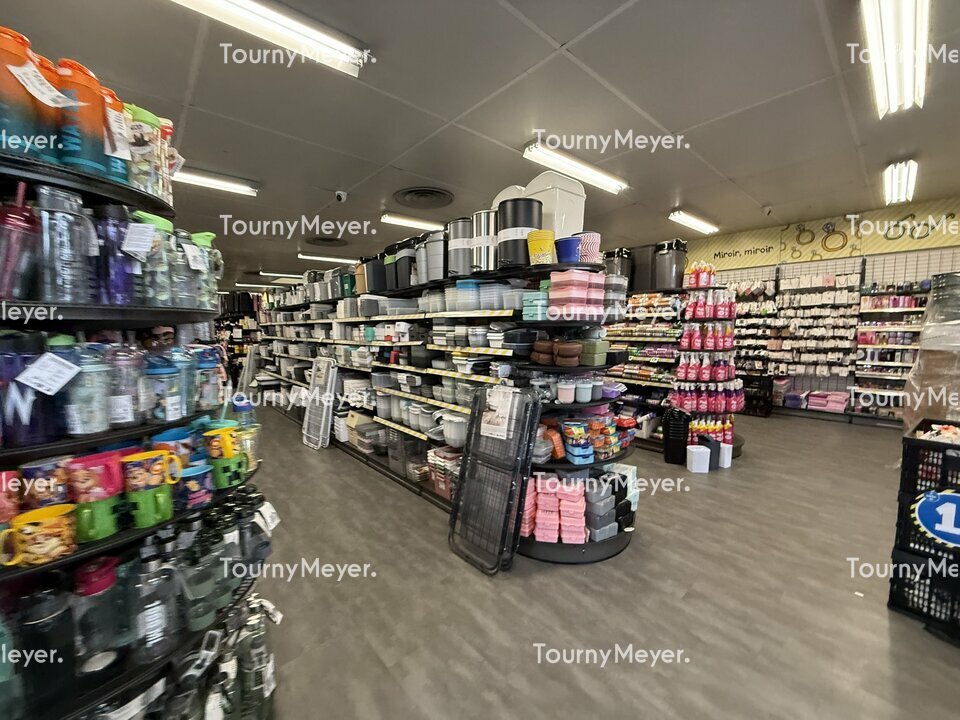 LOCAL COMMERCIAL