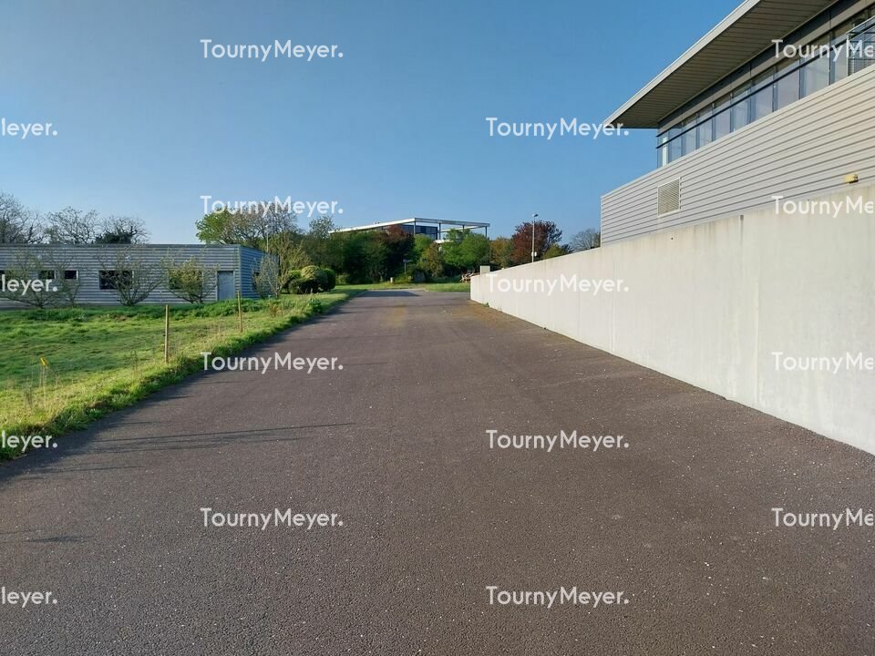 LOCAL D'ACTIVITES