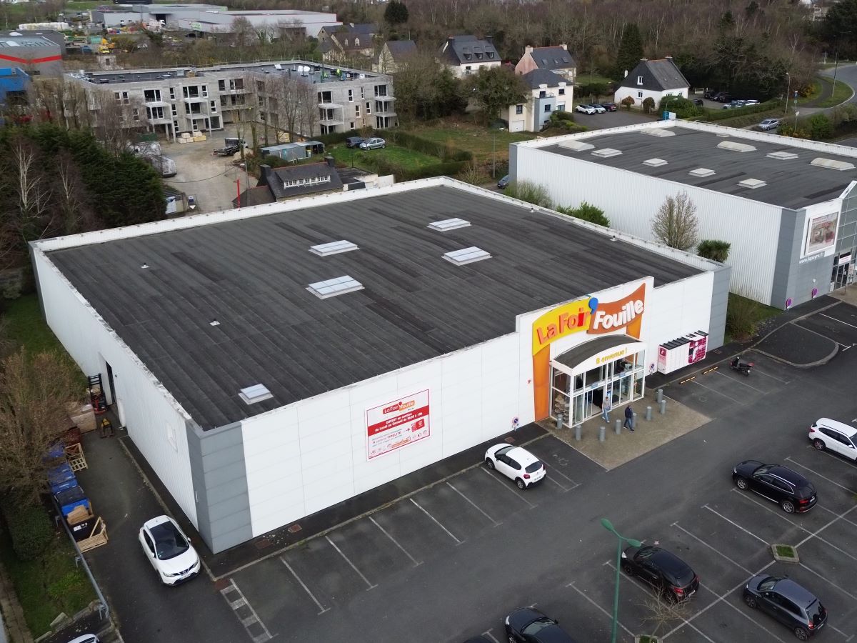 Vue aérienne du magasin la Foir'Fouille de Lannion