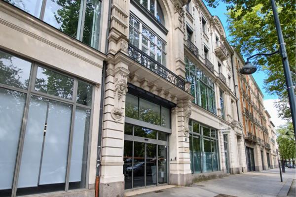 Vente Place De Bretagne Tourny Meyer Rennes